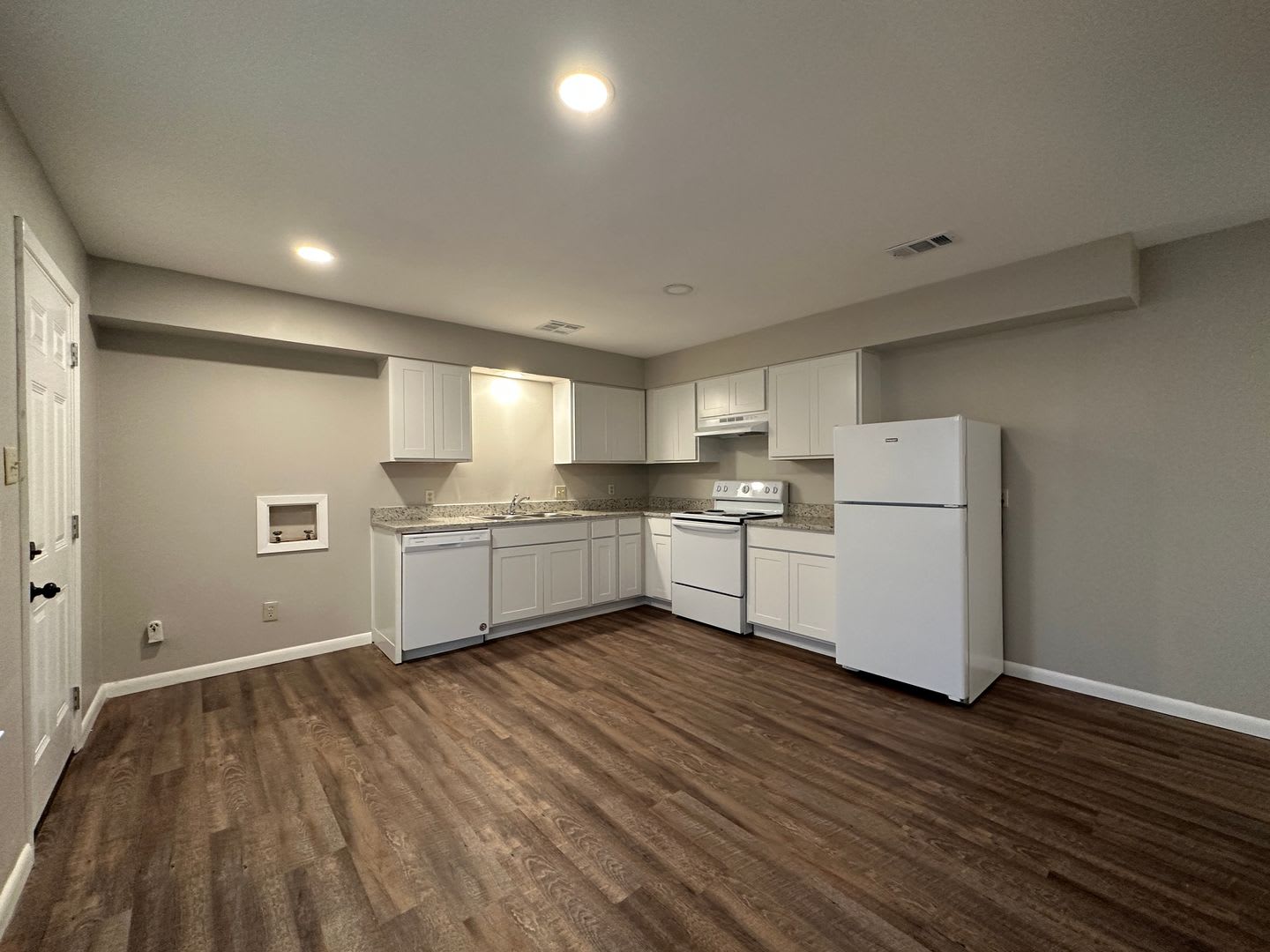 Duplex LEASING SPECIAL! – photo 5
