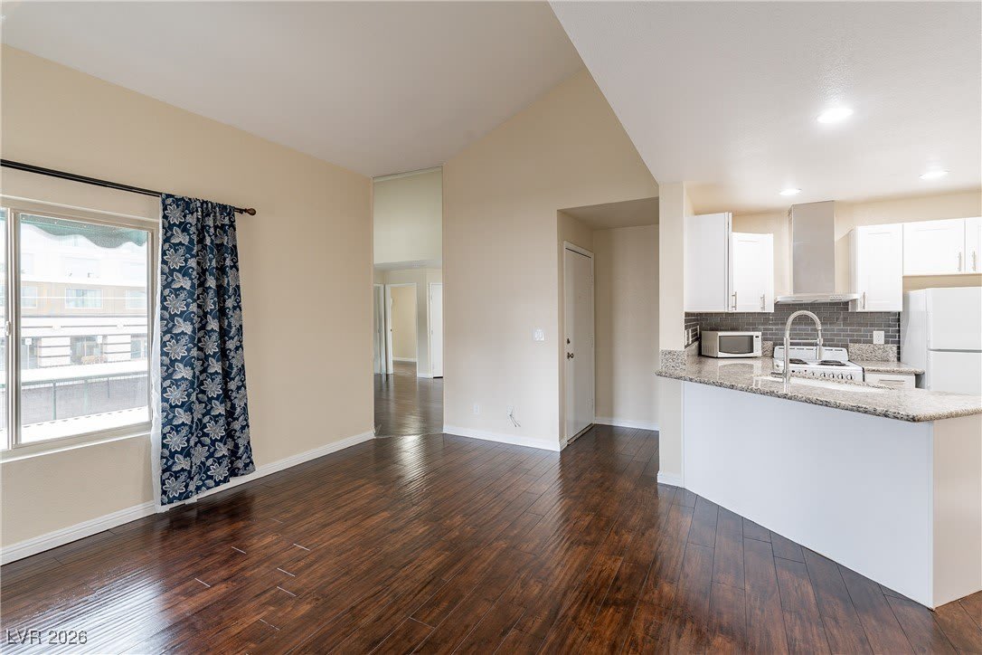 450 Elm Drive – photo 2