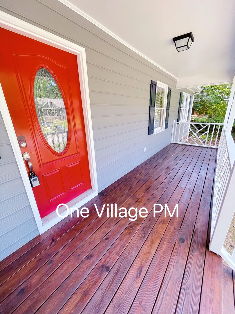 Amazing fully renovated home near 98! – photo 4