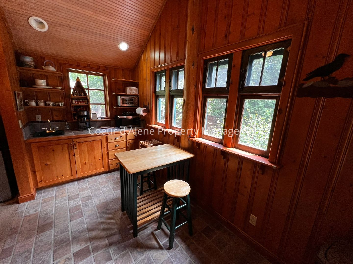One Of A Kind Cottage Near Hayden Lake Country Club – photo 4