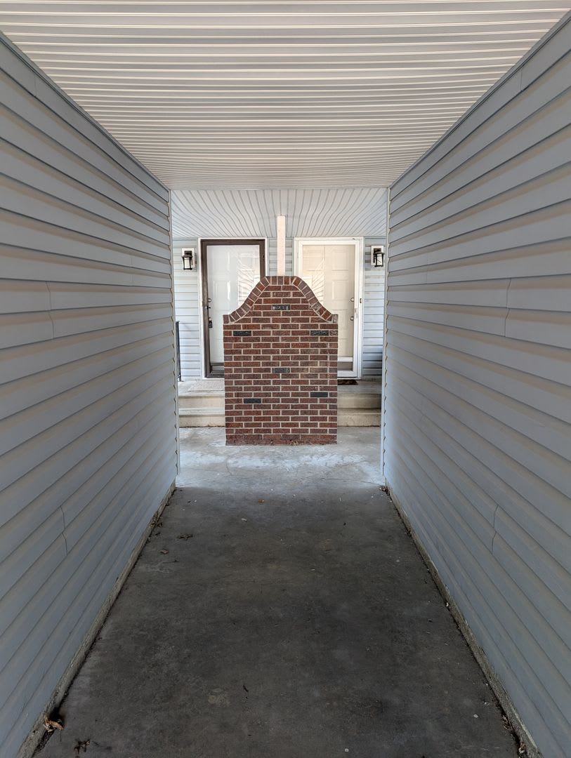 Fully Updated 3 Bedroom 3 Bath Townhouse with 2 Stall Attatched Garage – photo 2