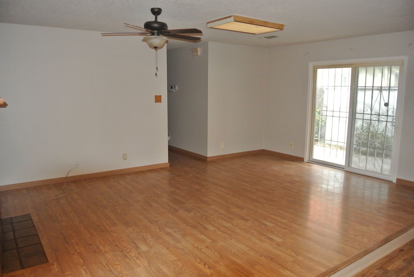 3 Bedroom, 2 Bathroom Duplex with Two Car Garage in Antioch – photo 4