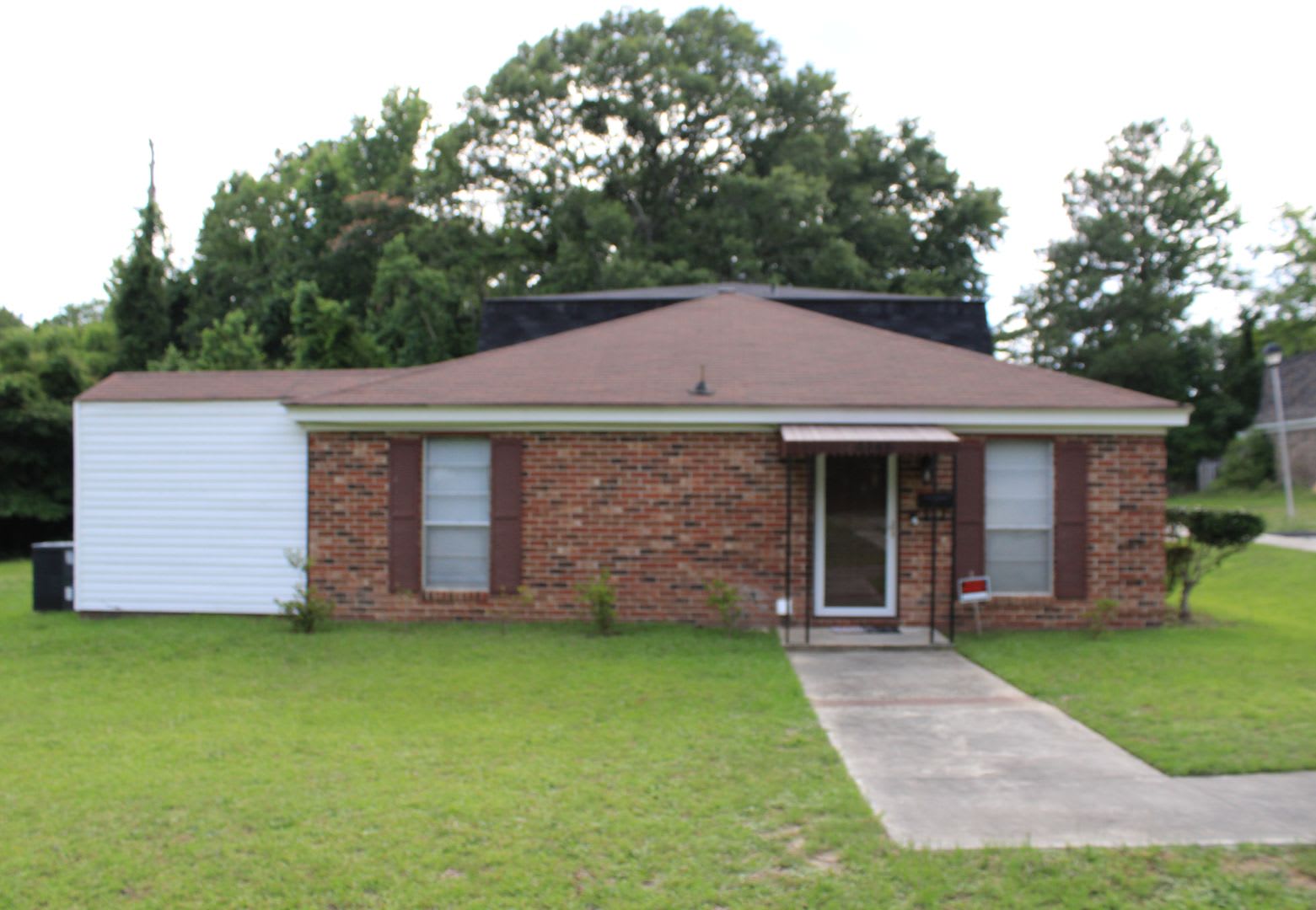 2 Bedroom 1.5 Bath W/ Formal Living & Family Room – photo 3