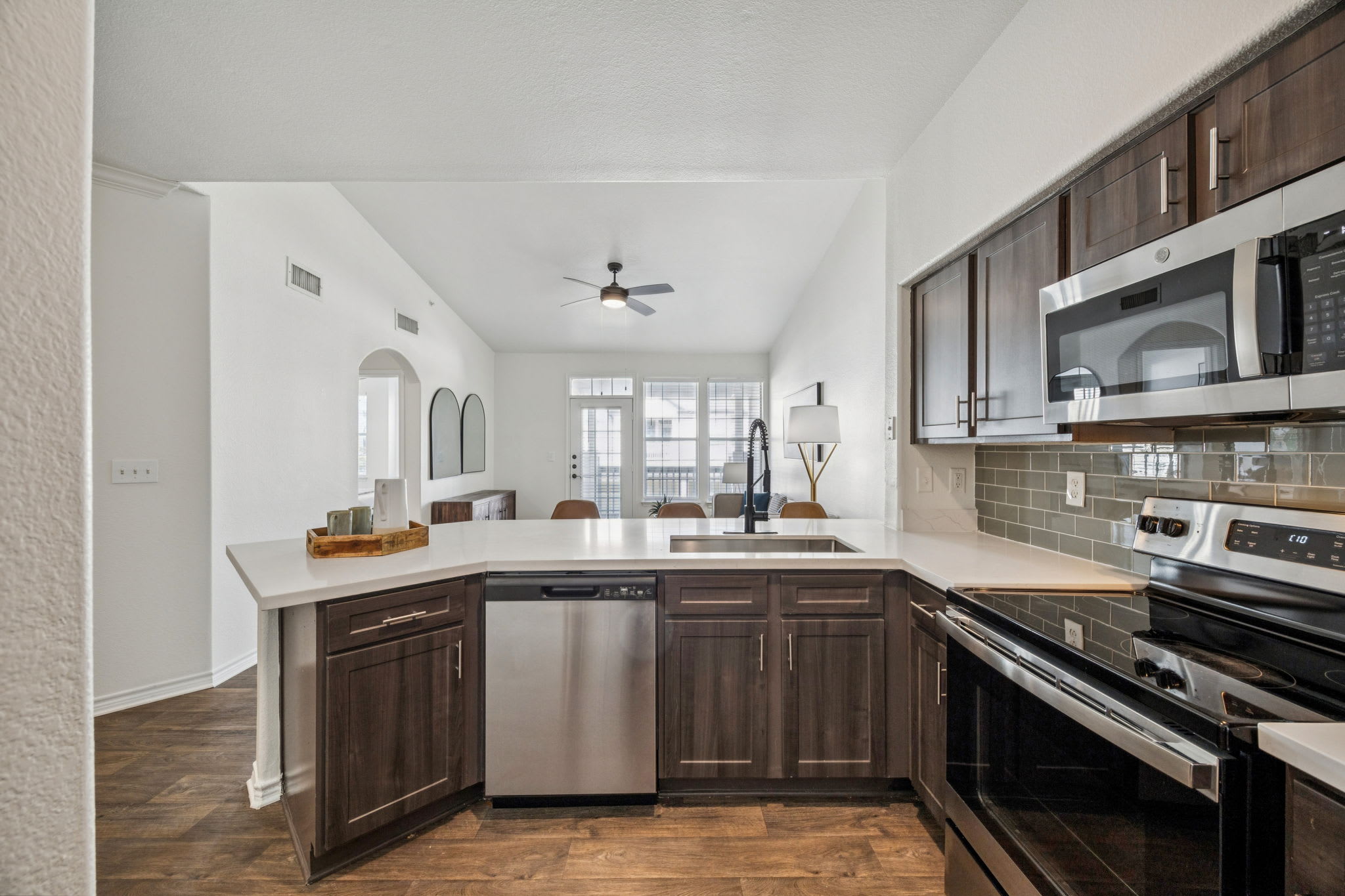 Mcdermott Place – photo 4