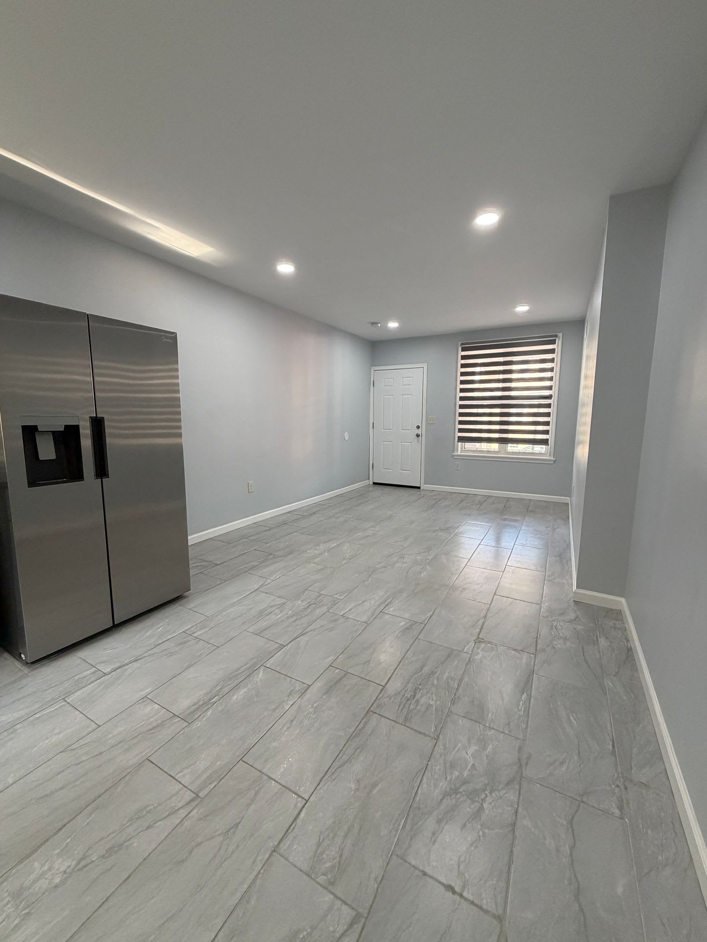 Newly Renovated Bi-Level One Bedroom – photo 4
