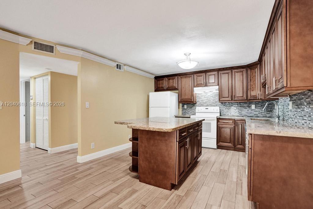 4114 Northwest 88th Avenue – photo 1