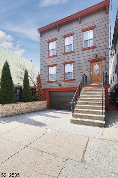 131 Armstrong Ave – photo 2