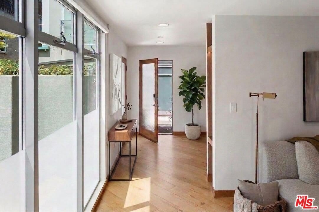 512 Brooks Ave – photo 5