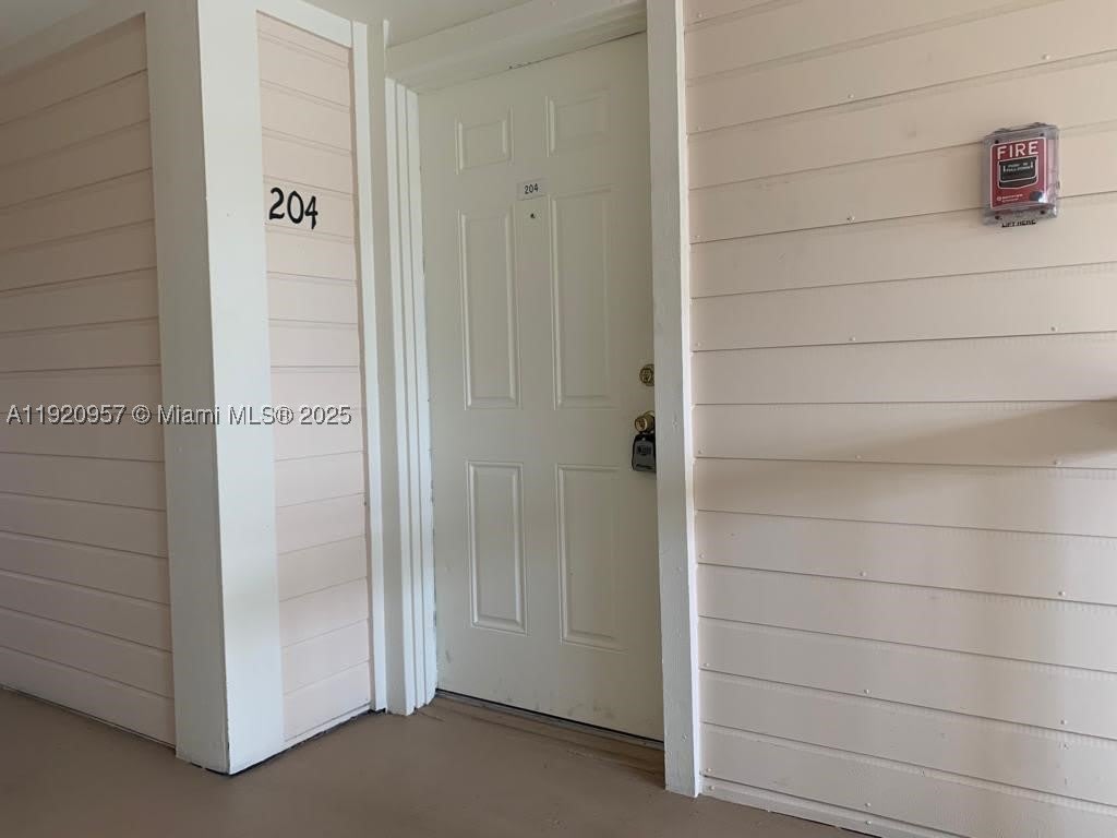 907 NE 199th St – photo 2