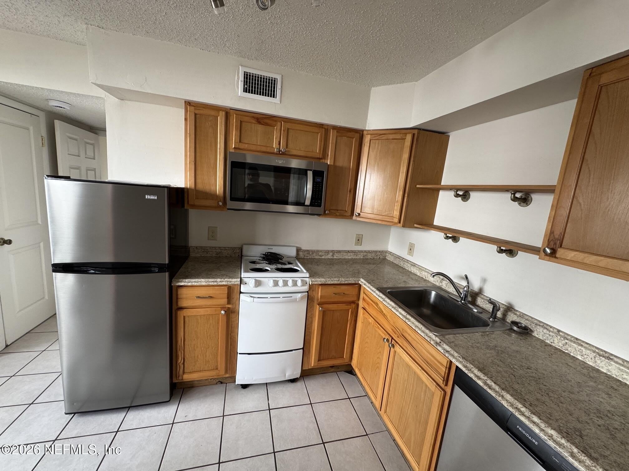 211 8TH Street N – photo 2