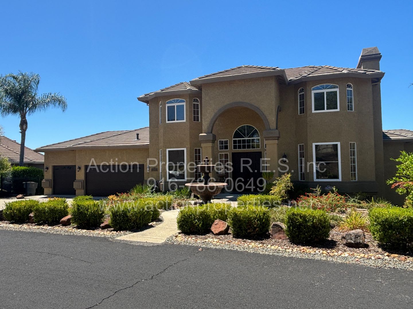 Gorgeous Furnished Villa Tree Lake Village Area 4 Bed 3 5 Bath Beautiful Views Spacious Primary Bedroom With Sitting Area Fireplace Highly Desirable Neighborhood – photo 1
