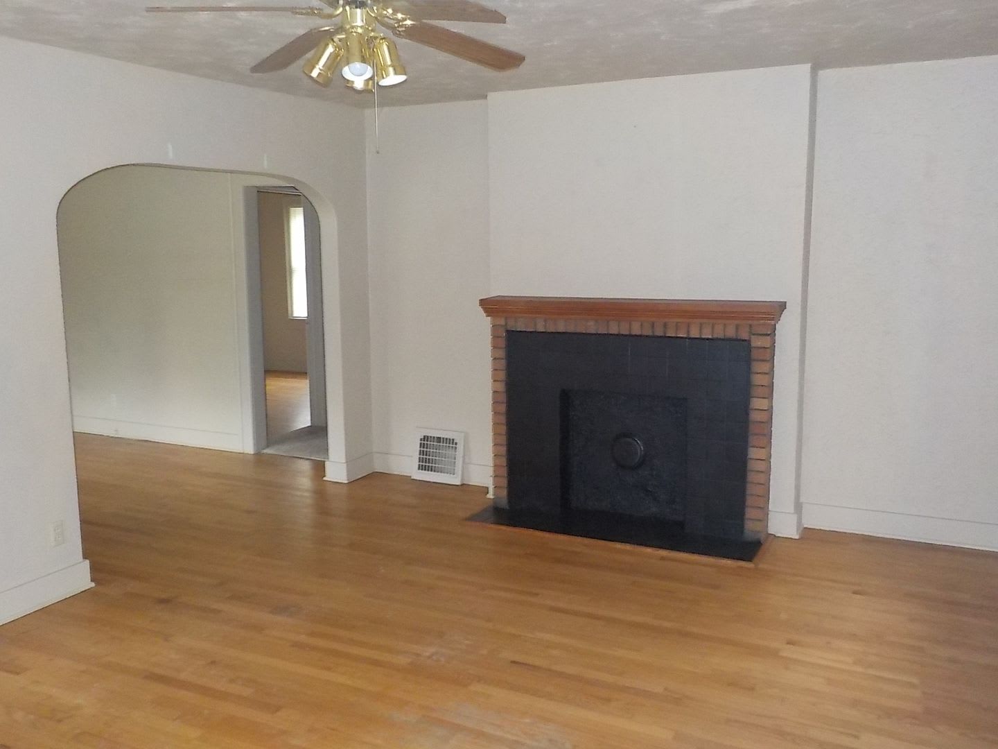 908 N Madison St – photo 2