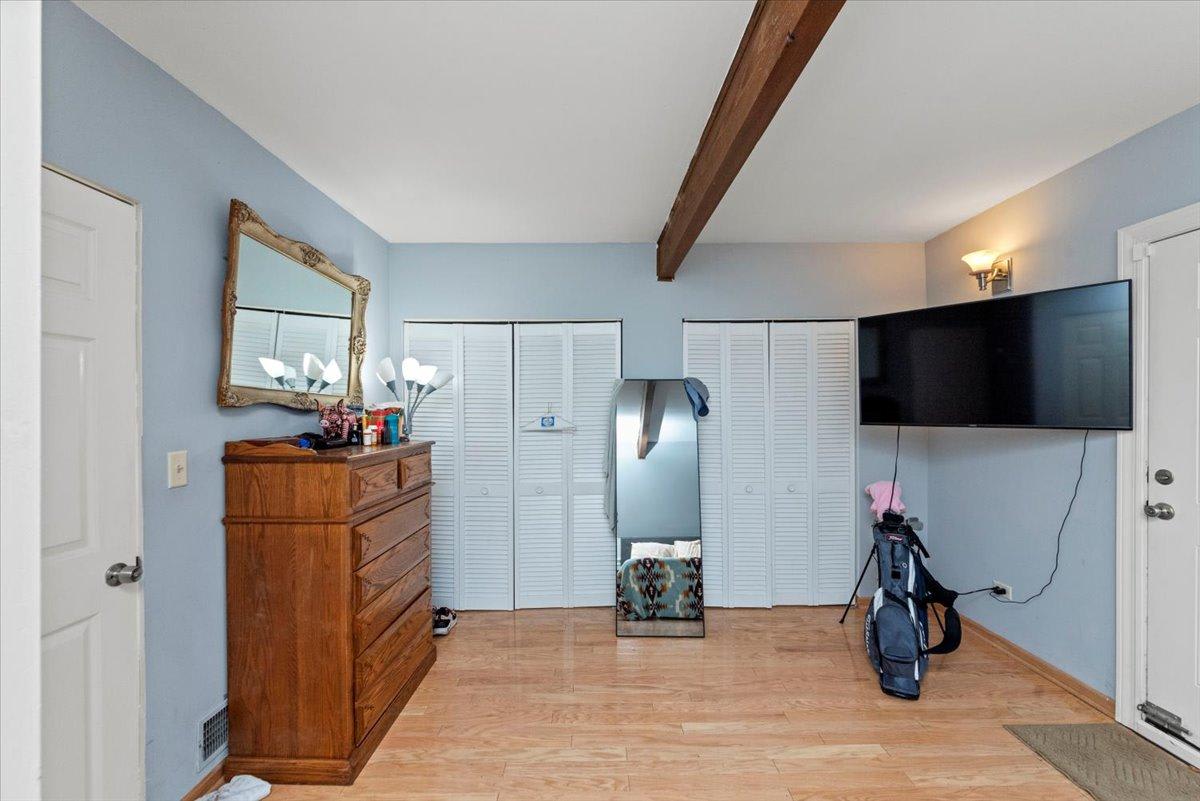 3223 N Kenmore Ave – photo 4