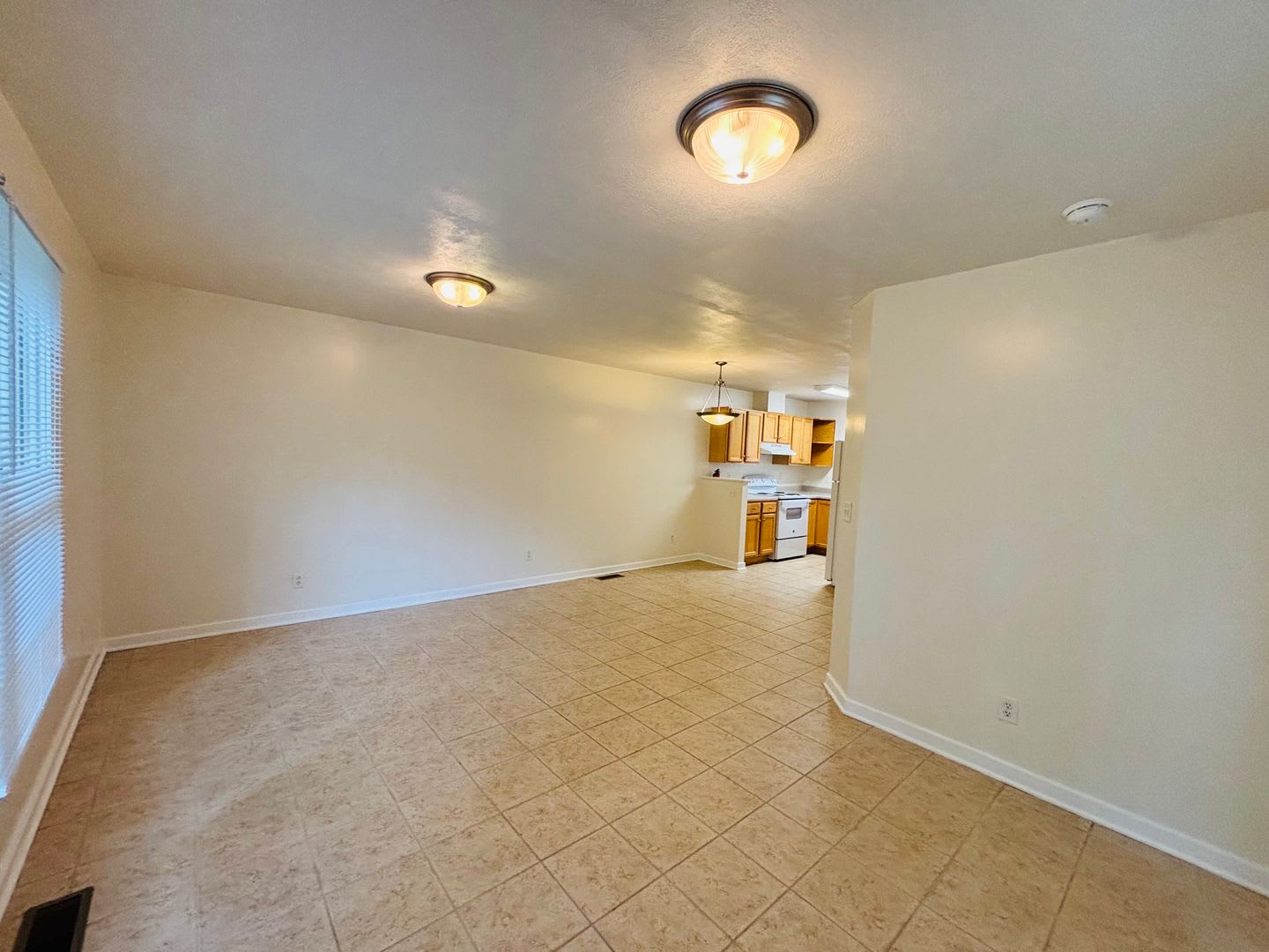 3 Bedroom, 2.5 Bath Duplex – photo 3