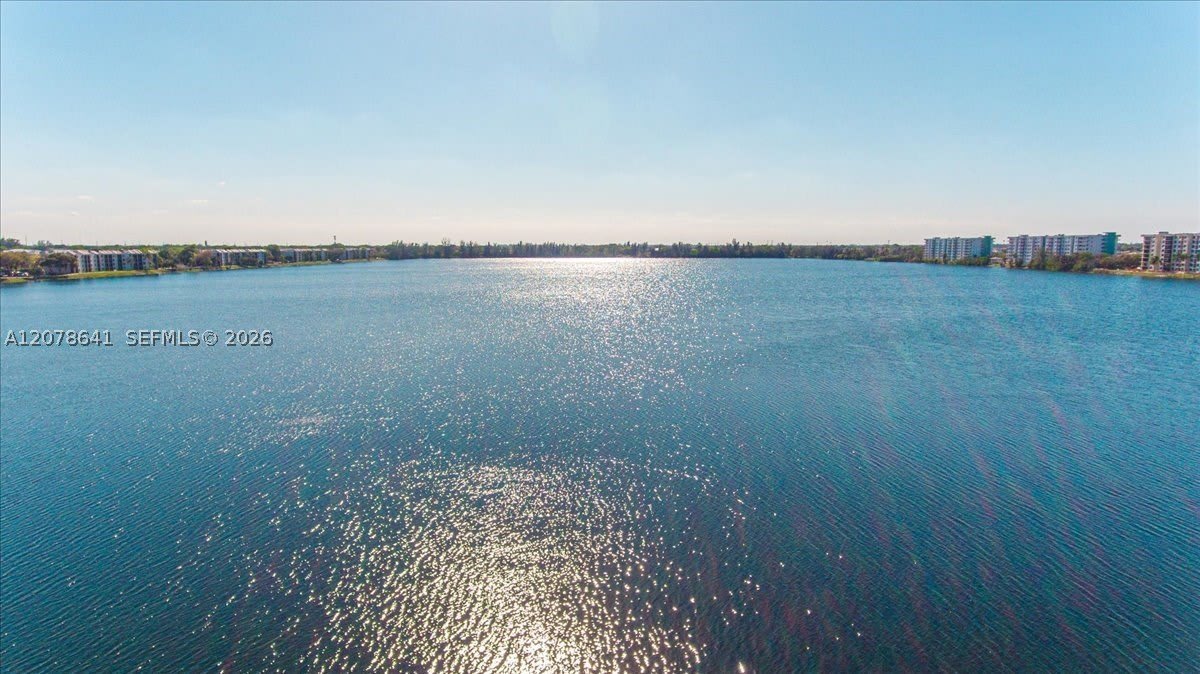 110 Lake Emerald Dr – photo 2