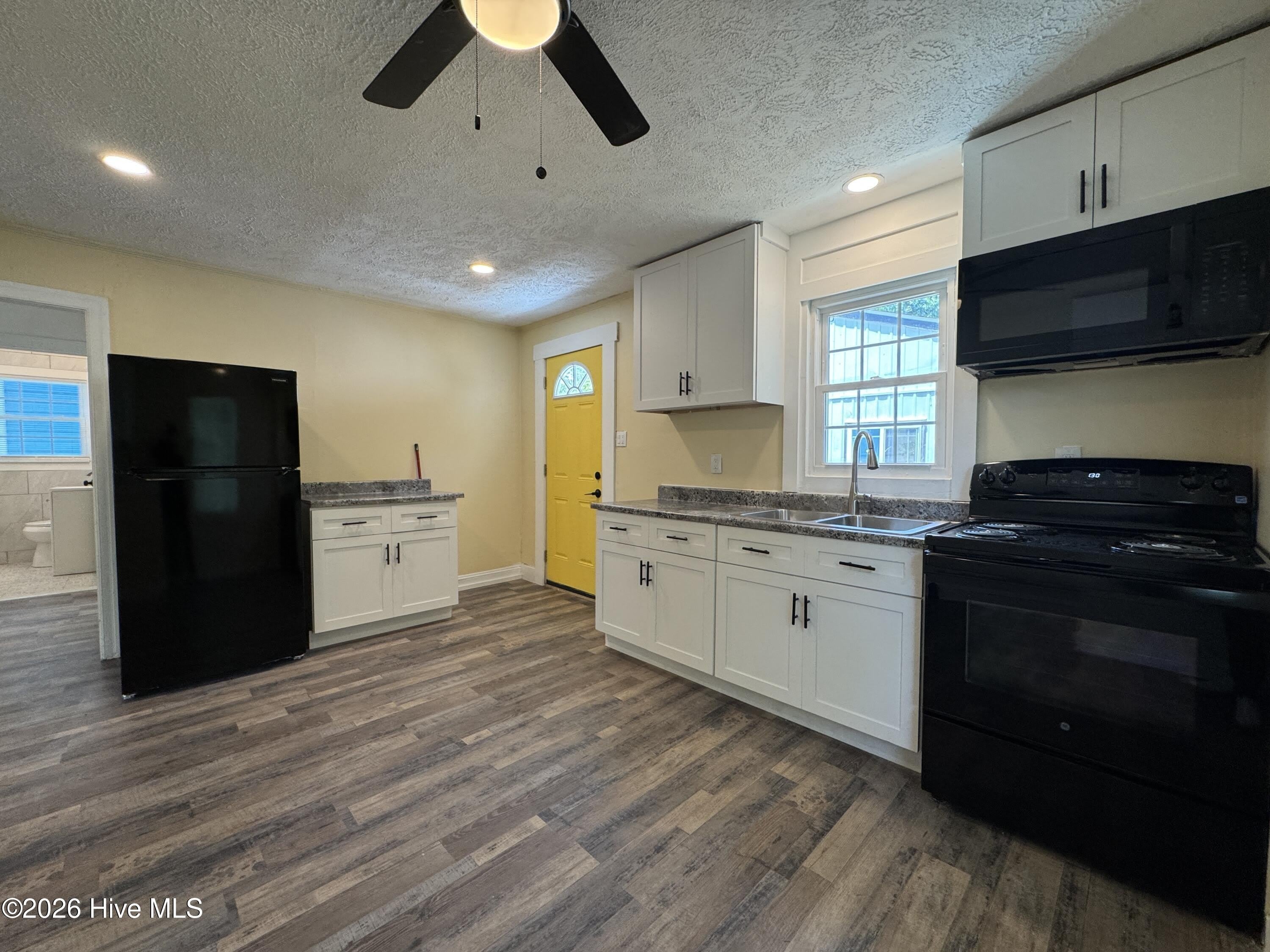 565 Manly Avenue – photo 4