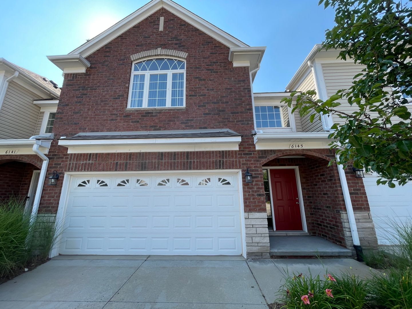 3 Bedroom, 2 1/2 Bath, Townhouse w/ 2-Car Garage by Stoney Creek, Shelby Township – photo 1