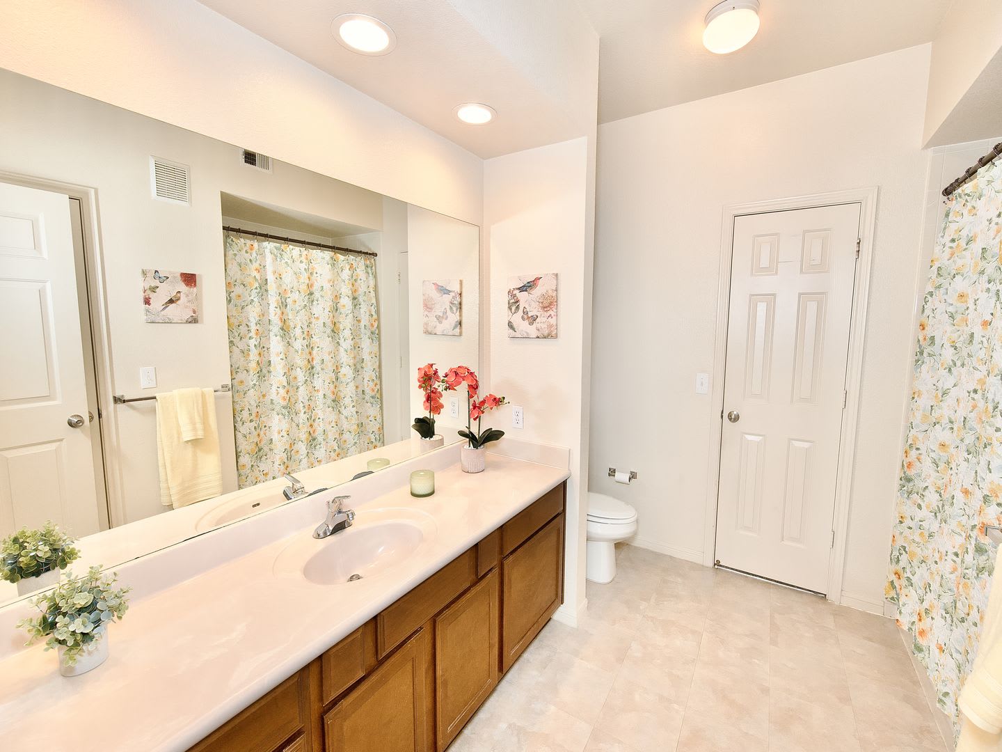 Luxury One Bedroom Condo Near Towne Center – photo 4