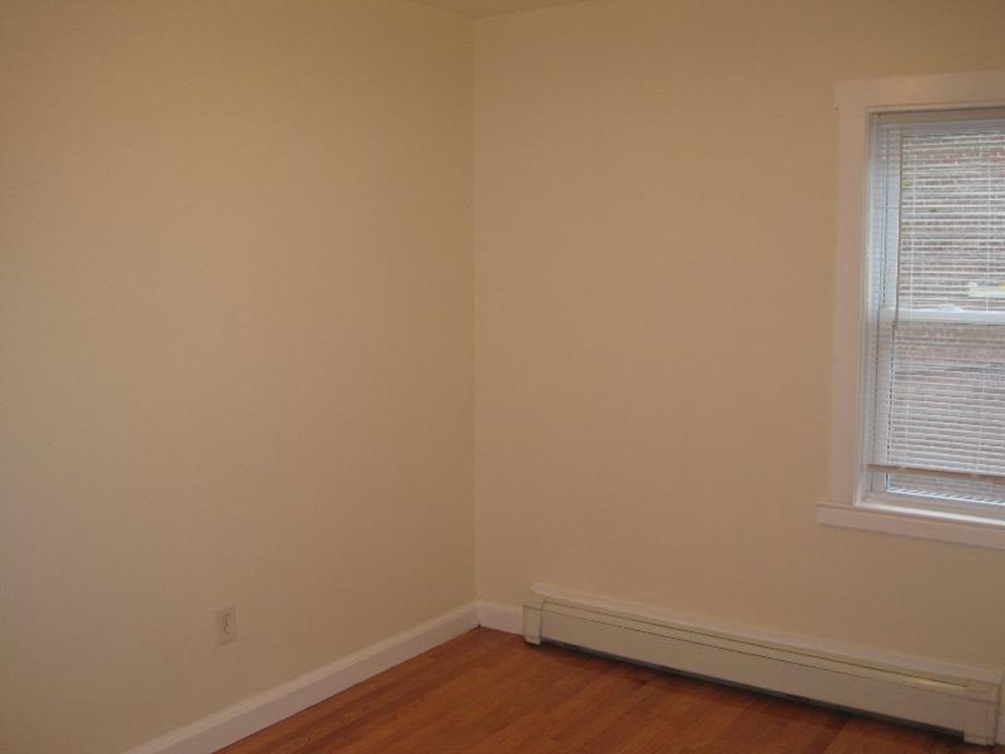 Nicely renovated 3 bed unit at an unbeatable price! – photo 5