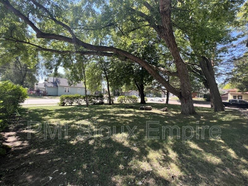 120 S Garfield Ave. – photo 3