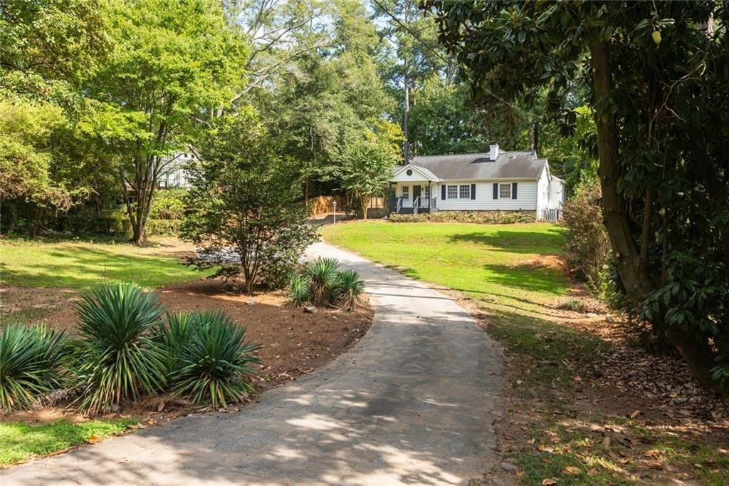 1311 Roxboro Drive – photo 2