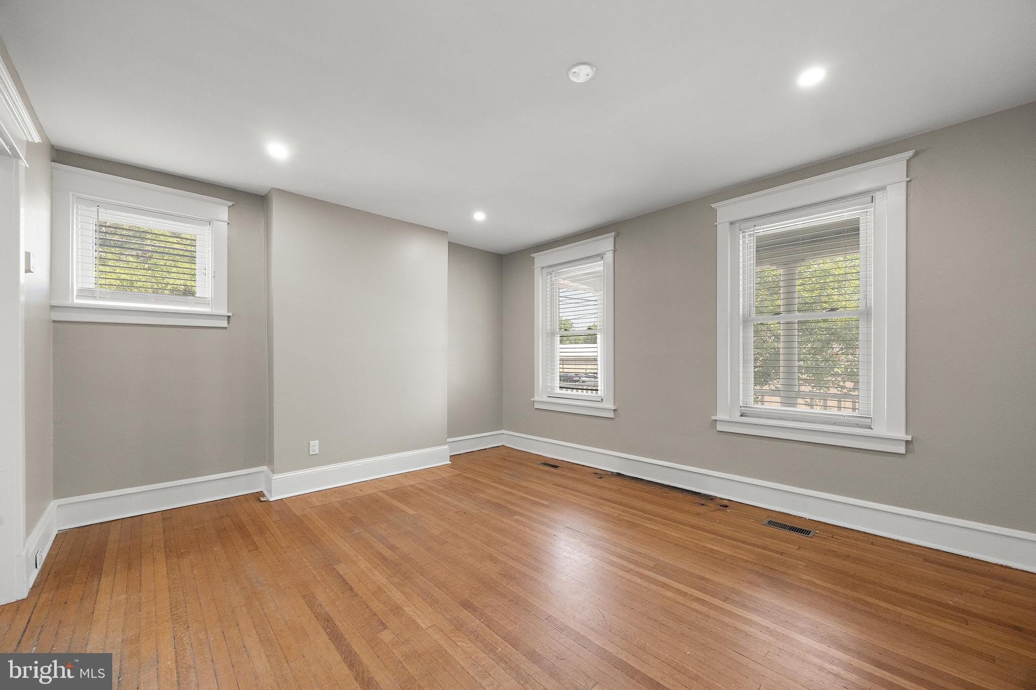 1618 W 14TH – photo 5