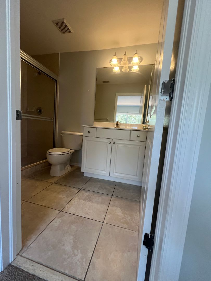 CHECHECKOUTTHIS 2 bedroom 2 1/2 bath Townhouse – photo 2