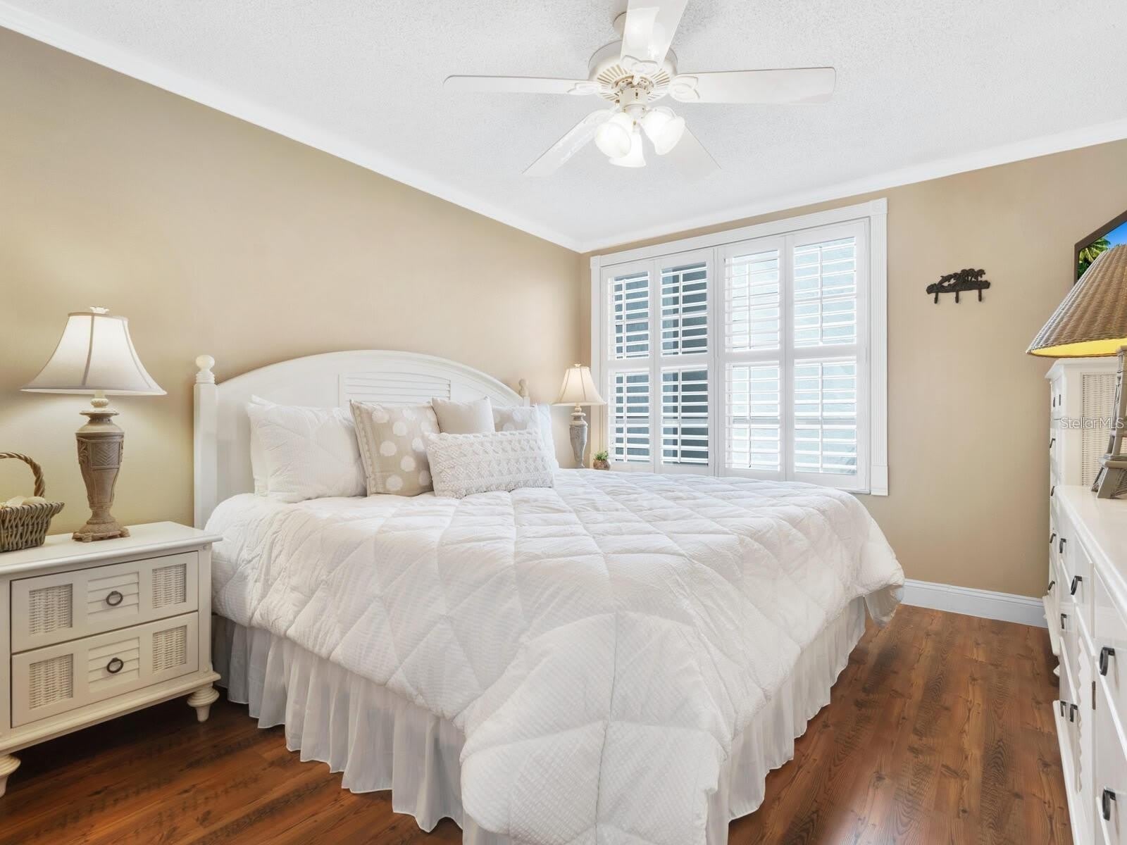 600 SUTTON Place – photo 4