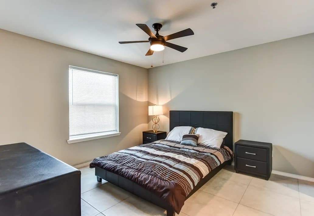 1205 N Mile 1 E 806 – photo 5
