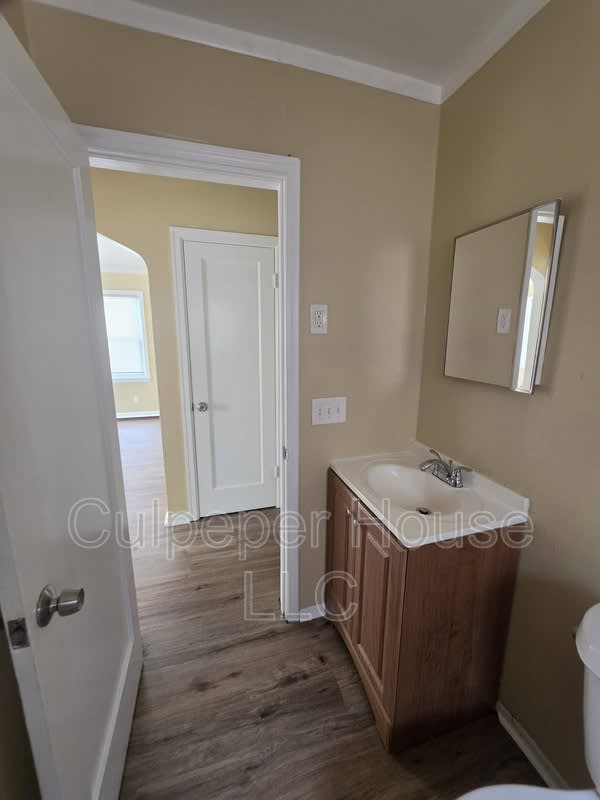 1030 Hawk St – photo 3