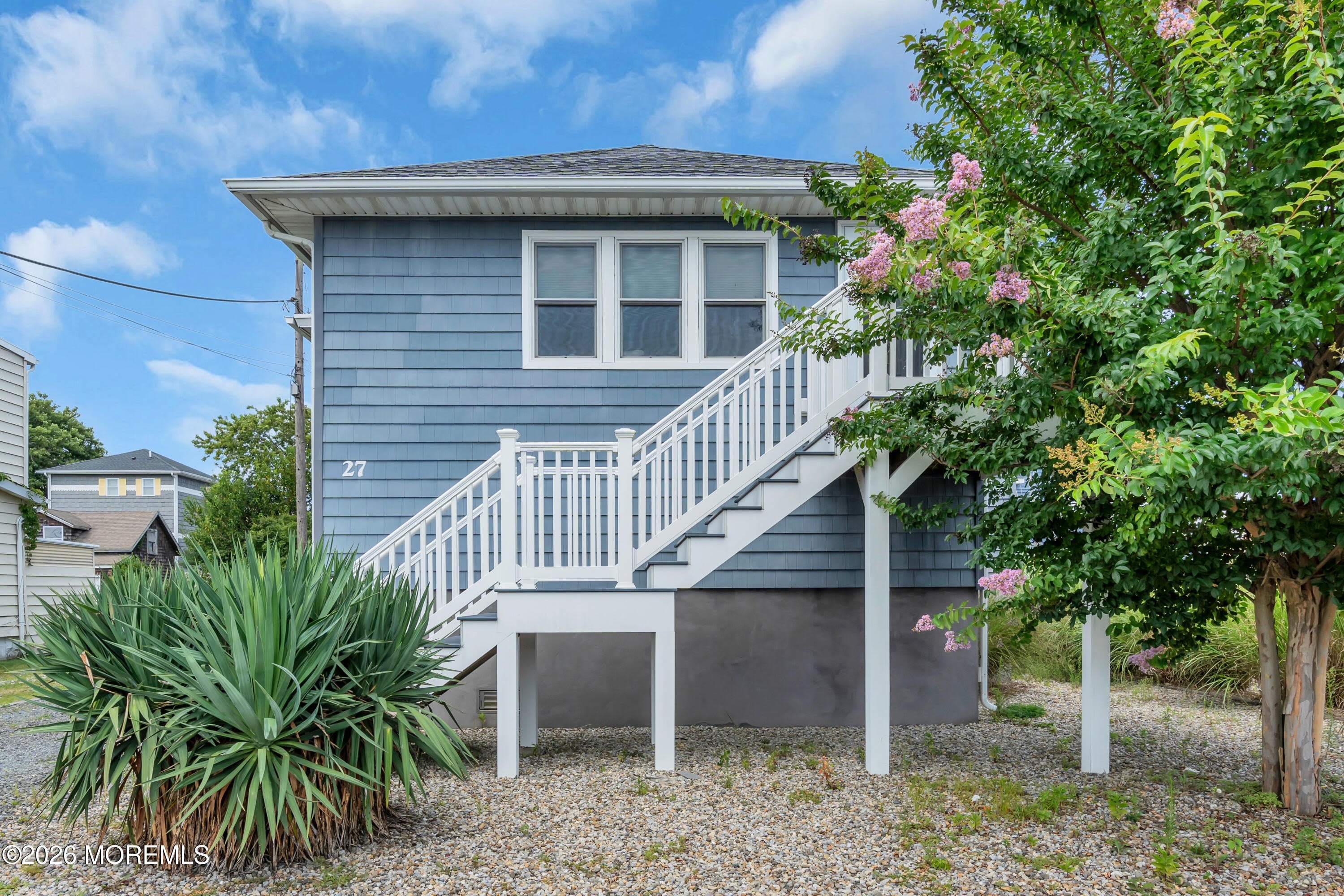 27 Arnold Avenue – photo 2