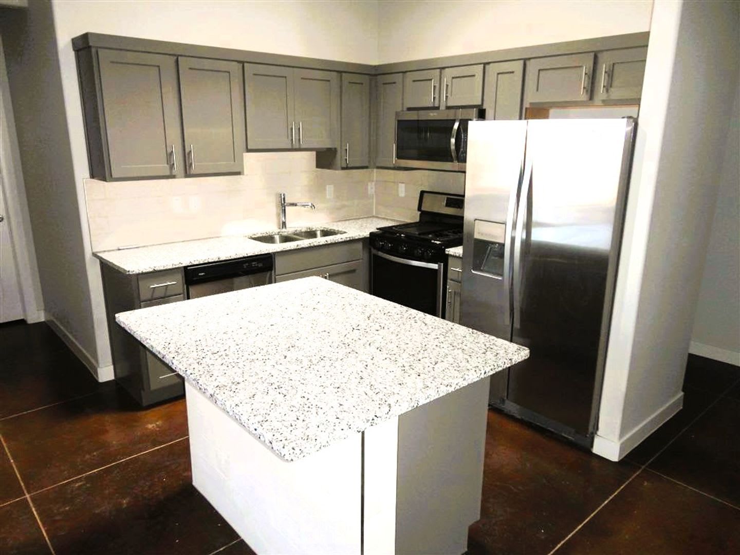 Spectacular Single Level Eastside Custom Home With Refrigerated Air Located In Quiet Neighborhood – photo 4