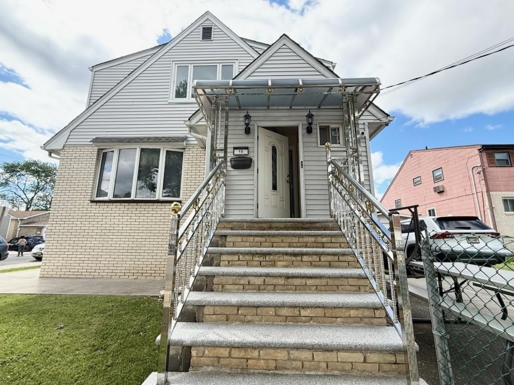 15 SUBURBIA DR – photo 1