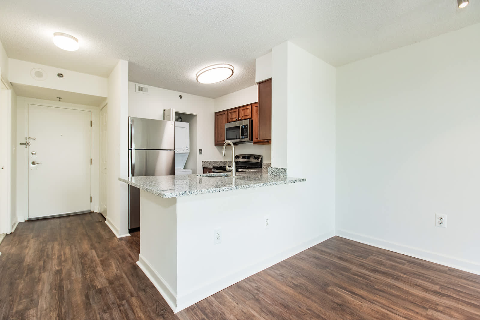 Lake Arbor Towers – photo 2