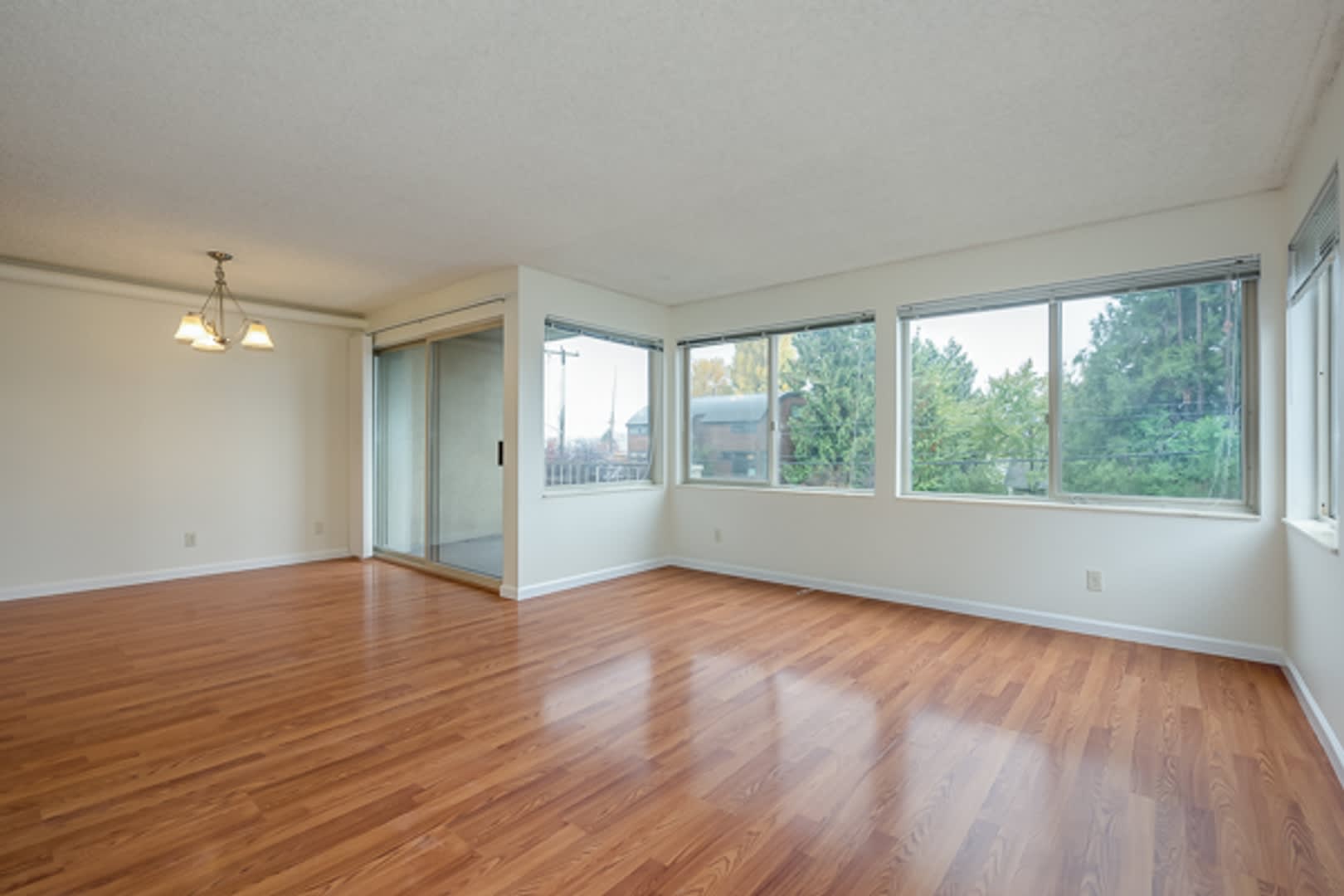 2034 Minor Apartments – photo 3