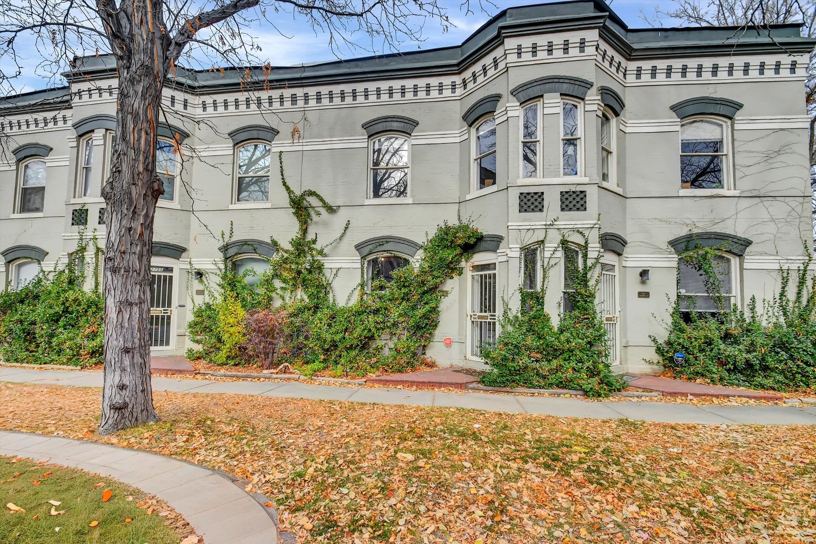 Architecturally Stunning Curtis Park Townhome With Historic Charm – photo 3