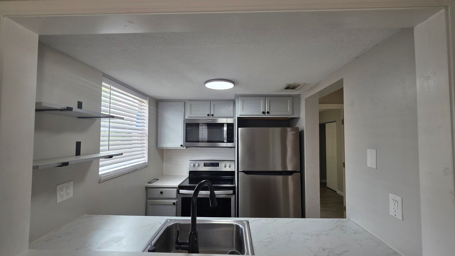 ** HALF OFF 1ST MONTH'S RENT WITH 13 MONTH LEASE ** – photo 3