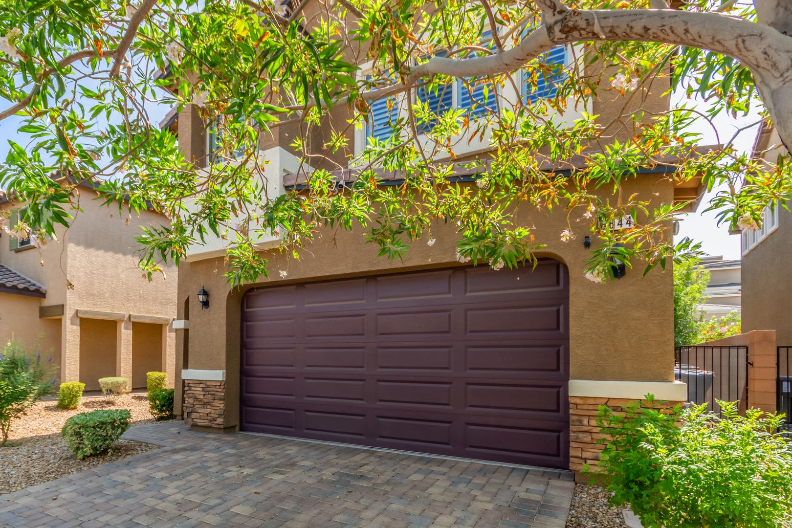 Highly upgraded gated home – photo 2