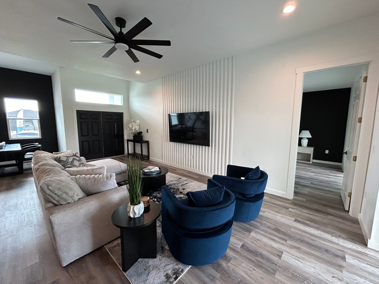 Stunning New Construction Home In Desirable Cape Coral Neighborhood Modern Design Spacious Layout And High End Features Throughout – photo 5