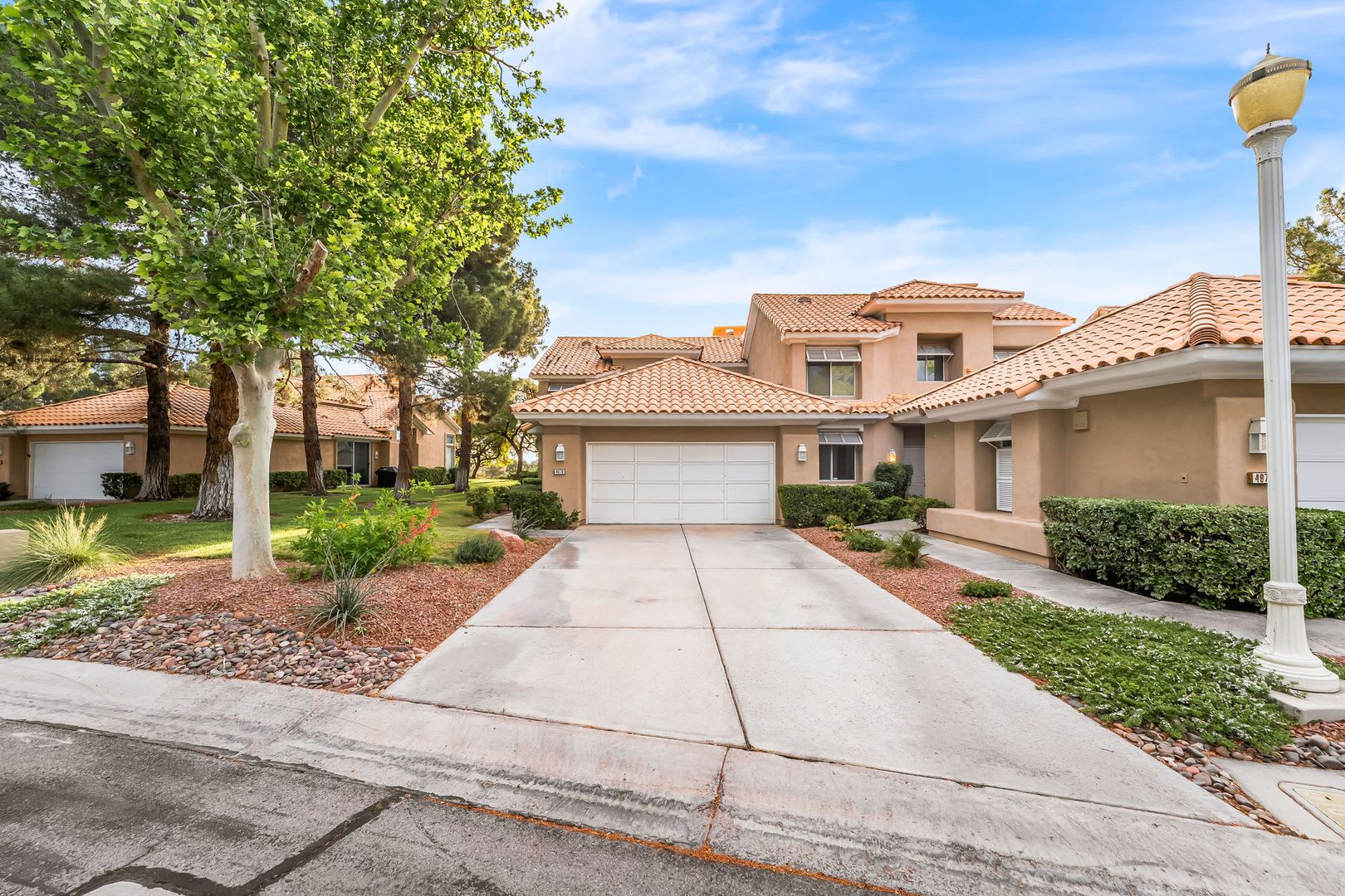 Charming Guard-Gated Southwest Las Vegas Townhome with Fireplace & Golf Course Views! – photo 2
