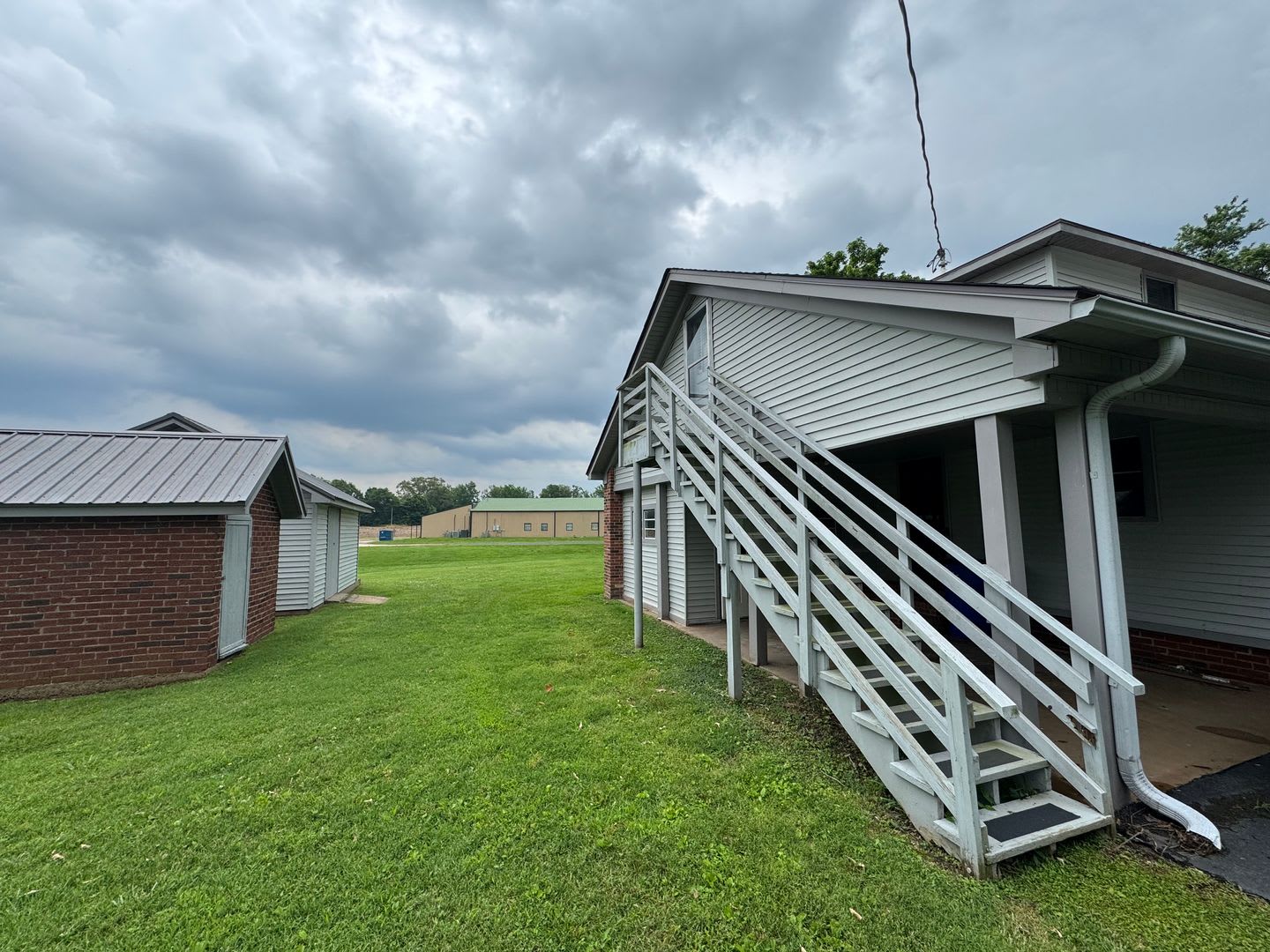 Prime Location! 3 Bed Home on Highway to Martin! – photo 4