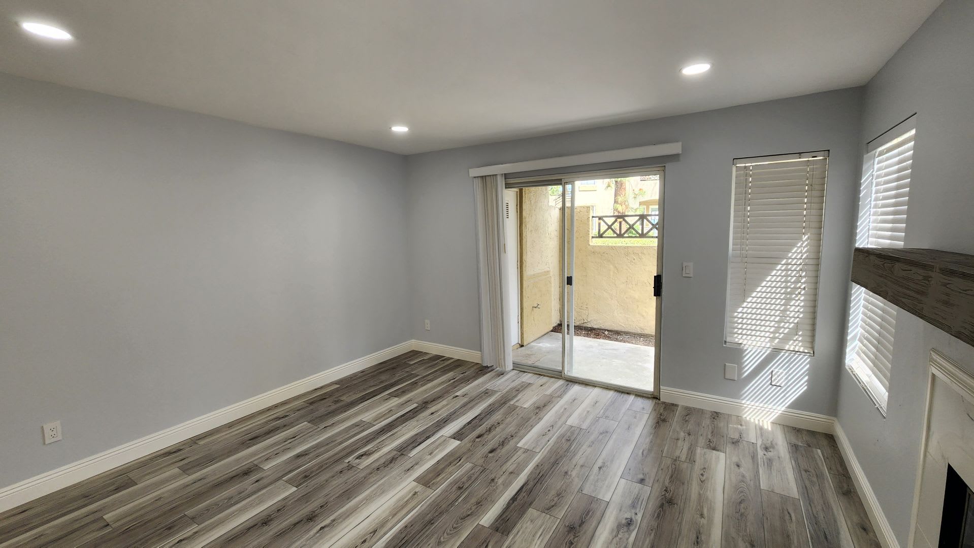 2 Bedroom, 2 Bath Condo in Eastlake Shores – photo 2