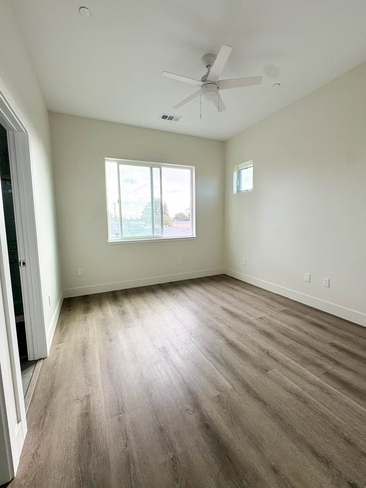 576 Marin Ave – photo 2