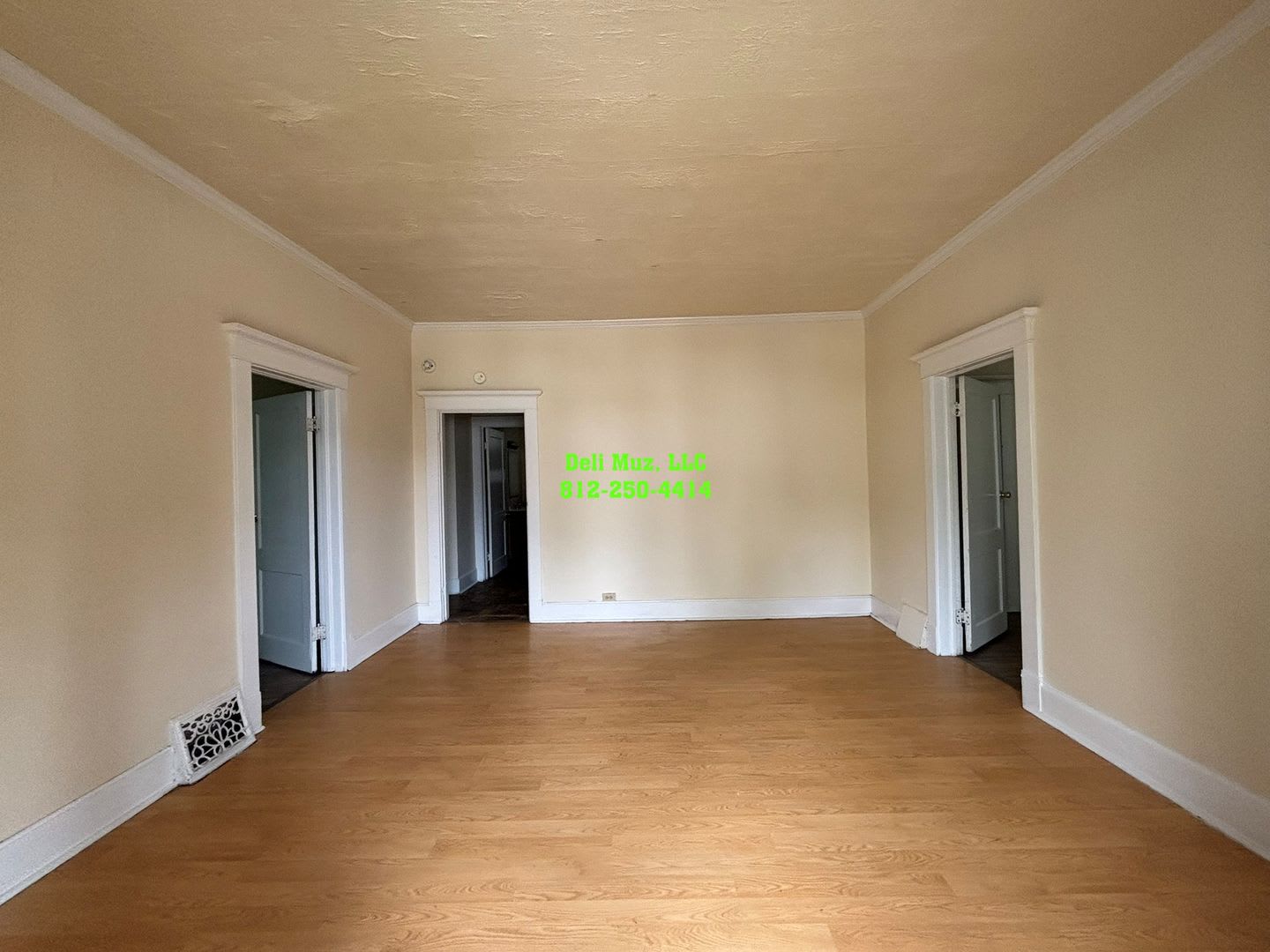 Nice Super Large 3 Bedroom, 1 Bath House with Fenced-in Back Yard – photo 5