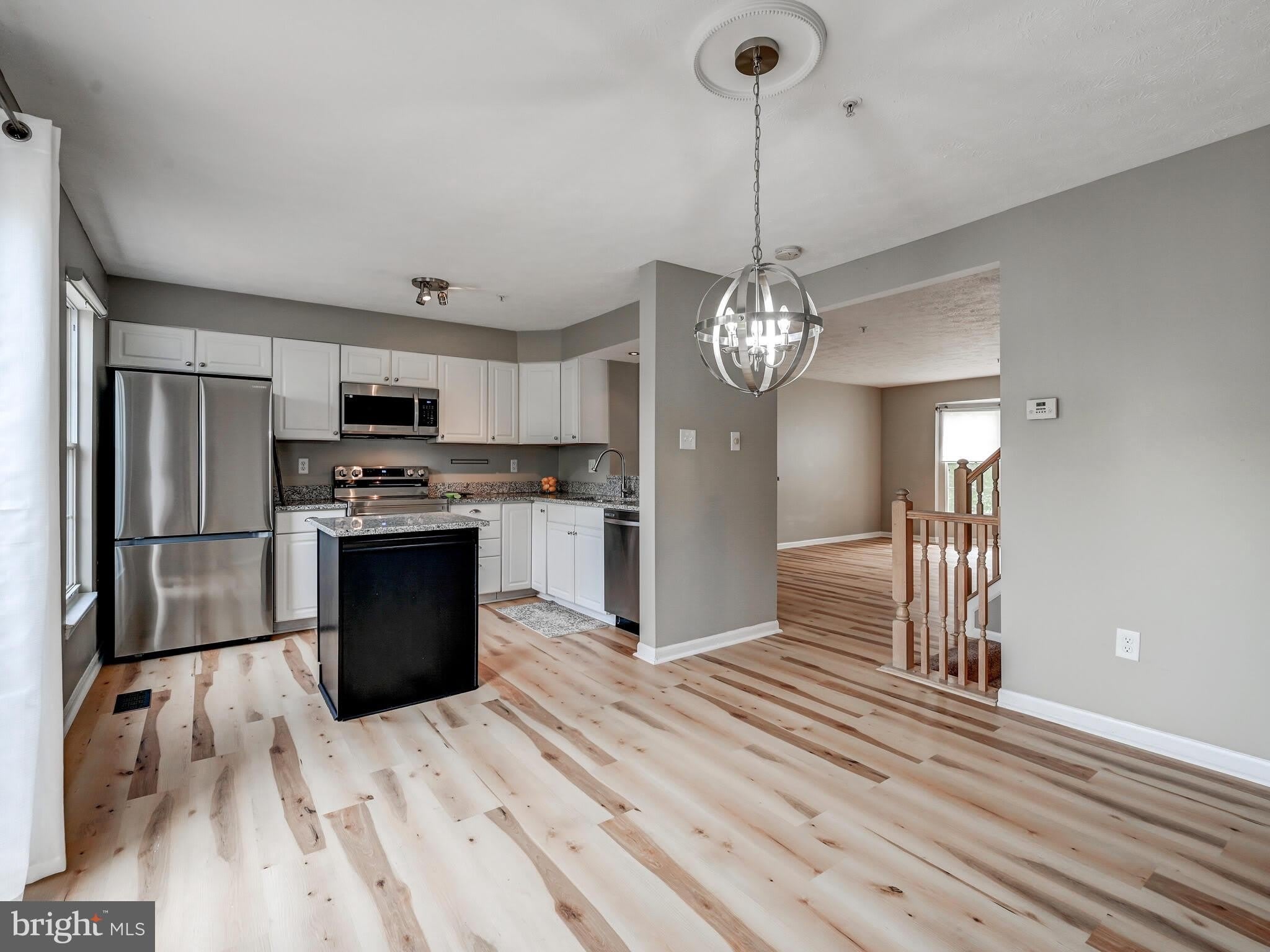 3 SANDVIEW Court – photo 4
