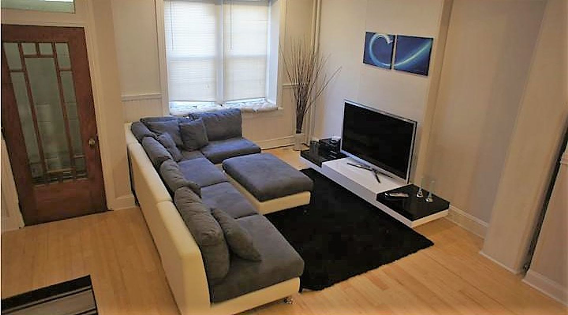 Stunning 4-Bedroom Townhouse in the Heart of Manayunk! Available NOW! – photo 2