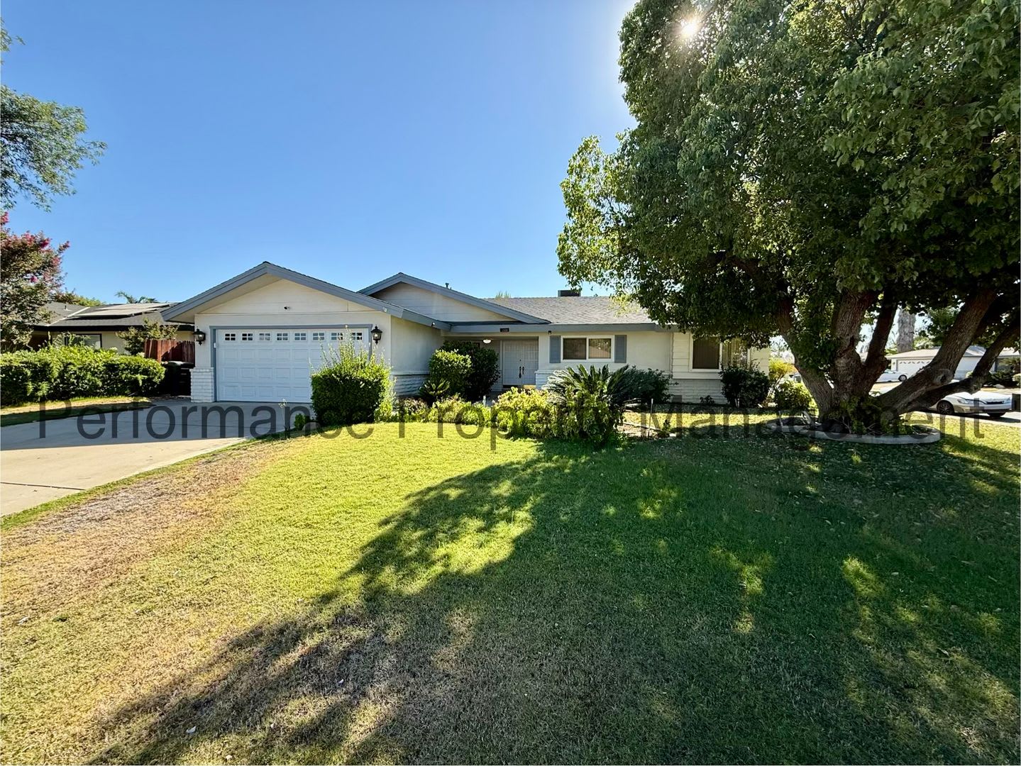Cute 3 Bed/2 Bath SW Bakersfield Home w/ RBP & $0 Deposit Option – photo 1