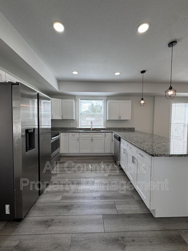 1044 W Lime St. – photo 5