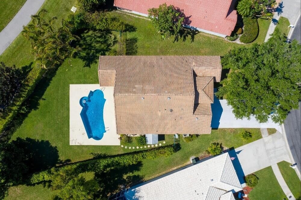 1304 Lake Breeze Drive – photo 2