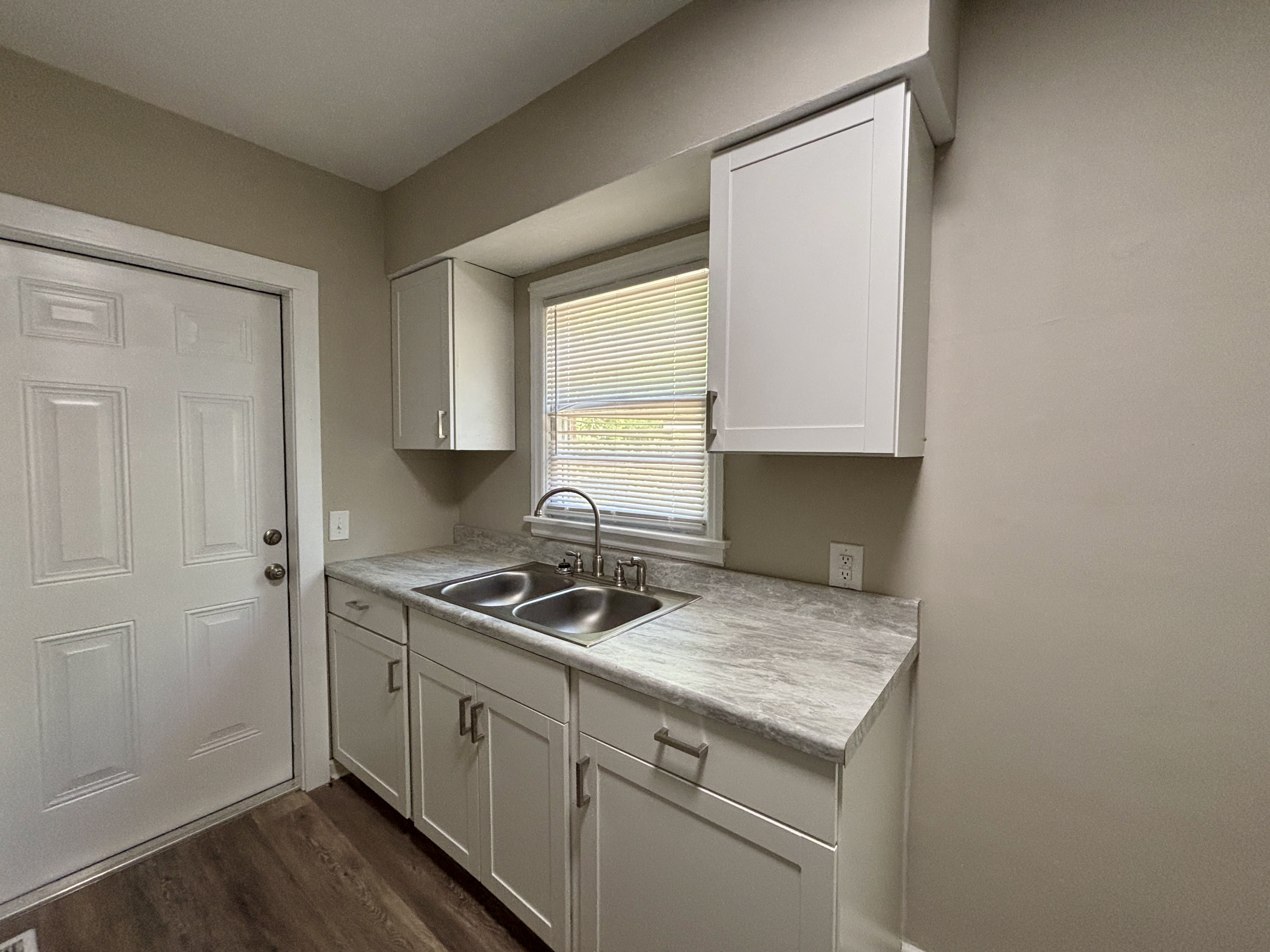 1423 41st St – photo 3